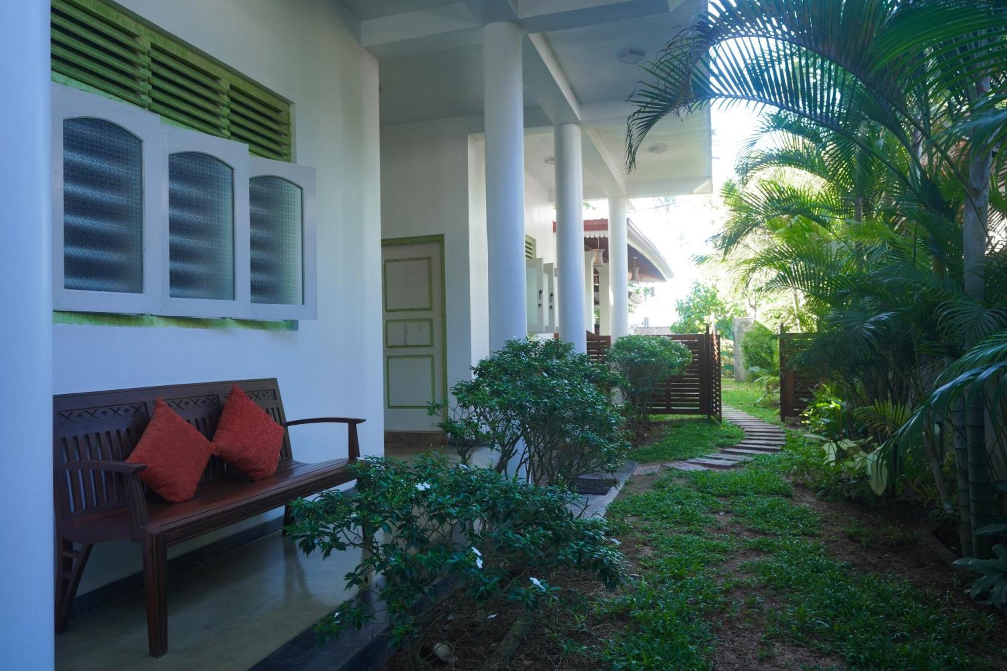 Bed and Breakfast Casa Tharin Madiha Matara Exterior foto
